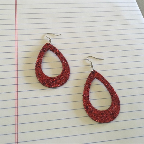 ☄️Pretty Red Glitter Teardrop Earrings☄️ - Picture 3 of 7
